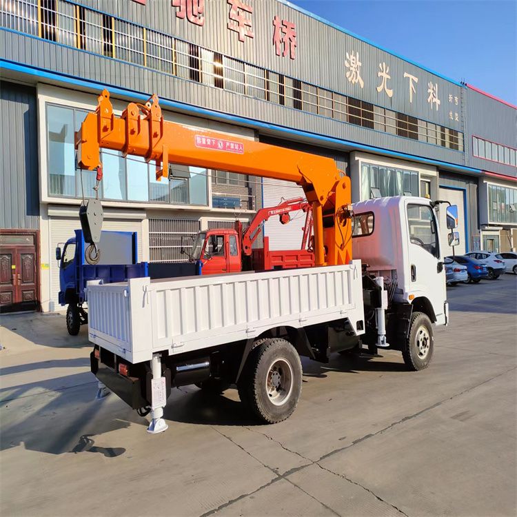 灯塔市三轮随车吊定制 农用改装机自备吊中瑞长期出售